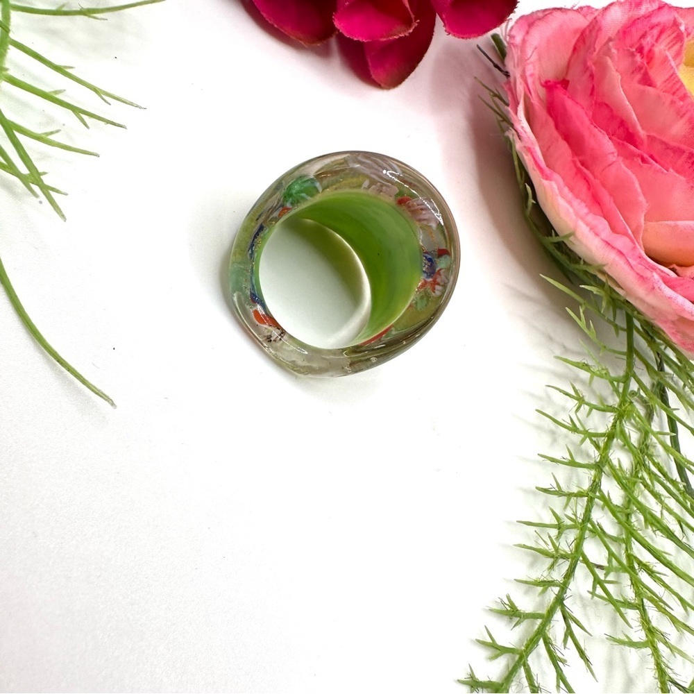 VINTAGE⚜️RETRO Chartreuse Colorful Spun Glass Ring - Picture 4 of 6